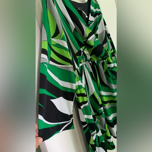 Tiana B Women’s Blouse XL Multicolor Green Black Top V neck Wrap Tropical Style - Picture 7 of 10